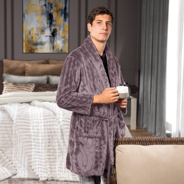 Bata_Invernal_Luxury_Soft_Regina_2025_Vista_Detalle_Hombre